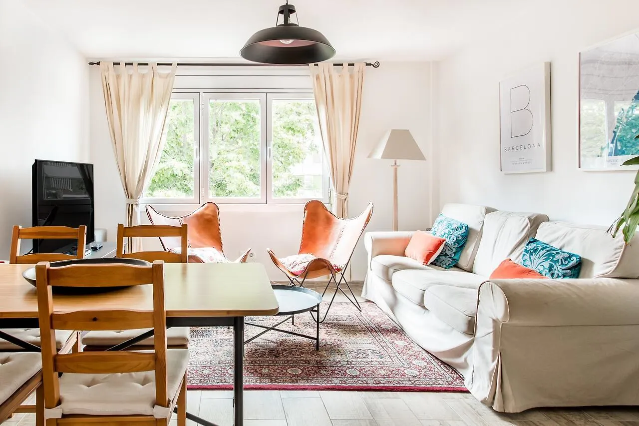 Cozy Apartment With Splashes Of Color L'Hospitalet de Llobregat 0*,