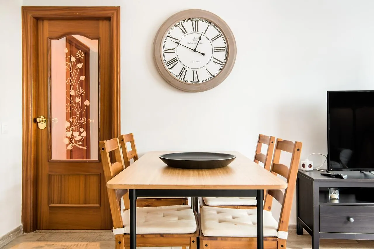 Cozy Apartment With Splashes Of Color L'Hospitalet de Llobregat