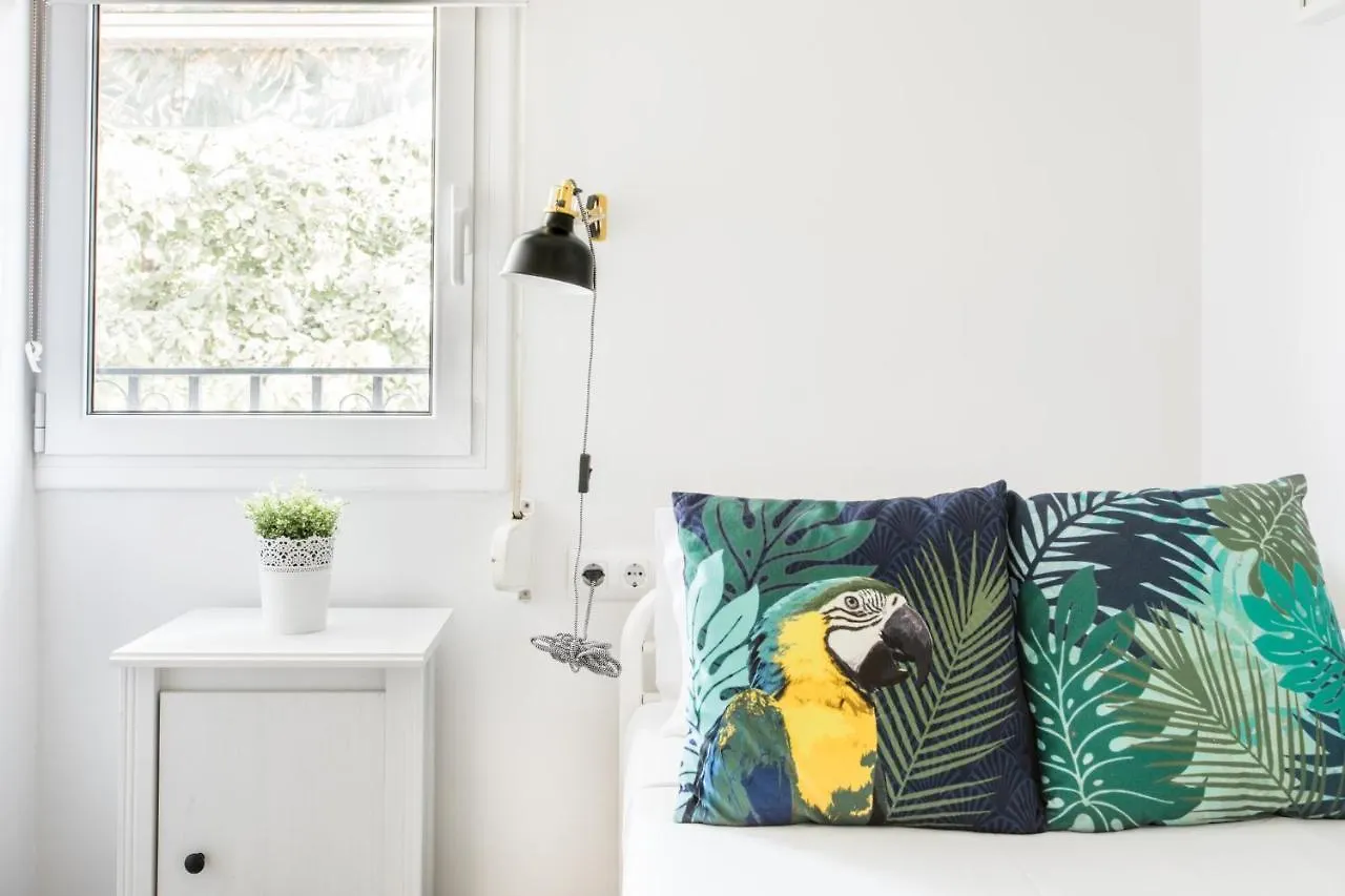 Cozy Apartment With Splashes Of Color L'Hospitalet de Llobregat