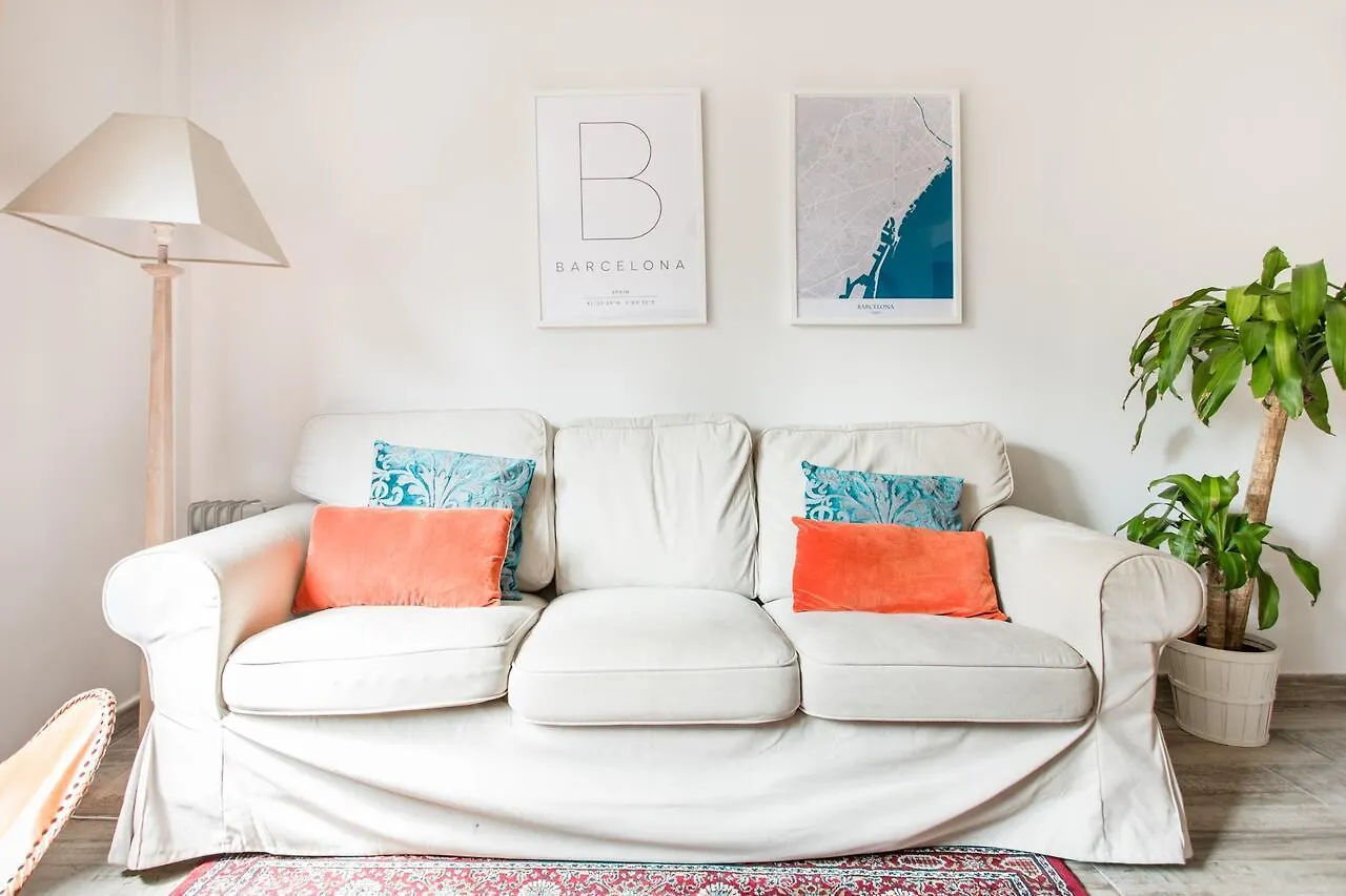 Cozy Apartment With Splashes Of Color L'Hospitalet de Llobregat