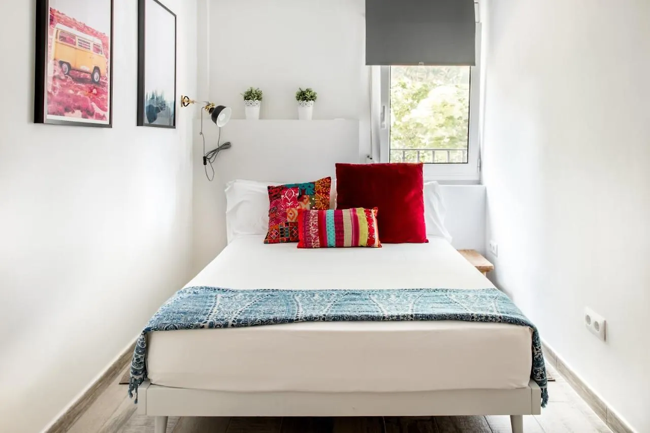 Cozy Apartment With Splashes Of Color L'Hospitalet de Llobregat