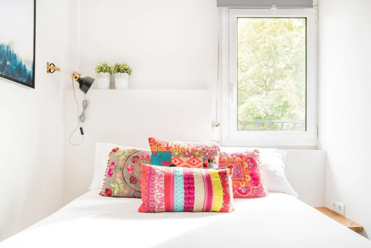 Cozy Apartment With Splashes Of Color L'Hospitalet de Llobregat