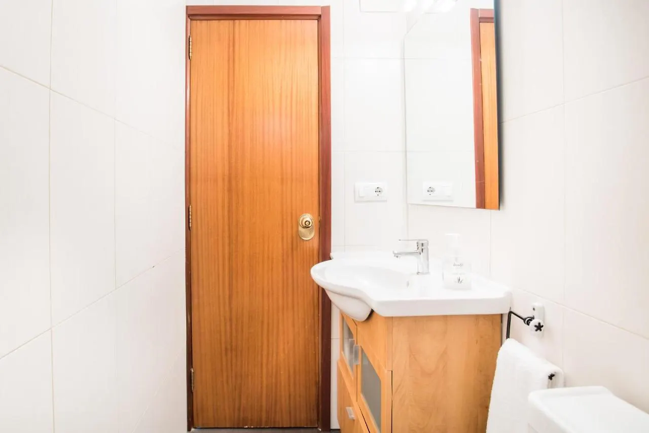 Cozy Apartment With Splashes Of Color L'Hospitalet de Llobregat