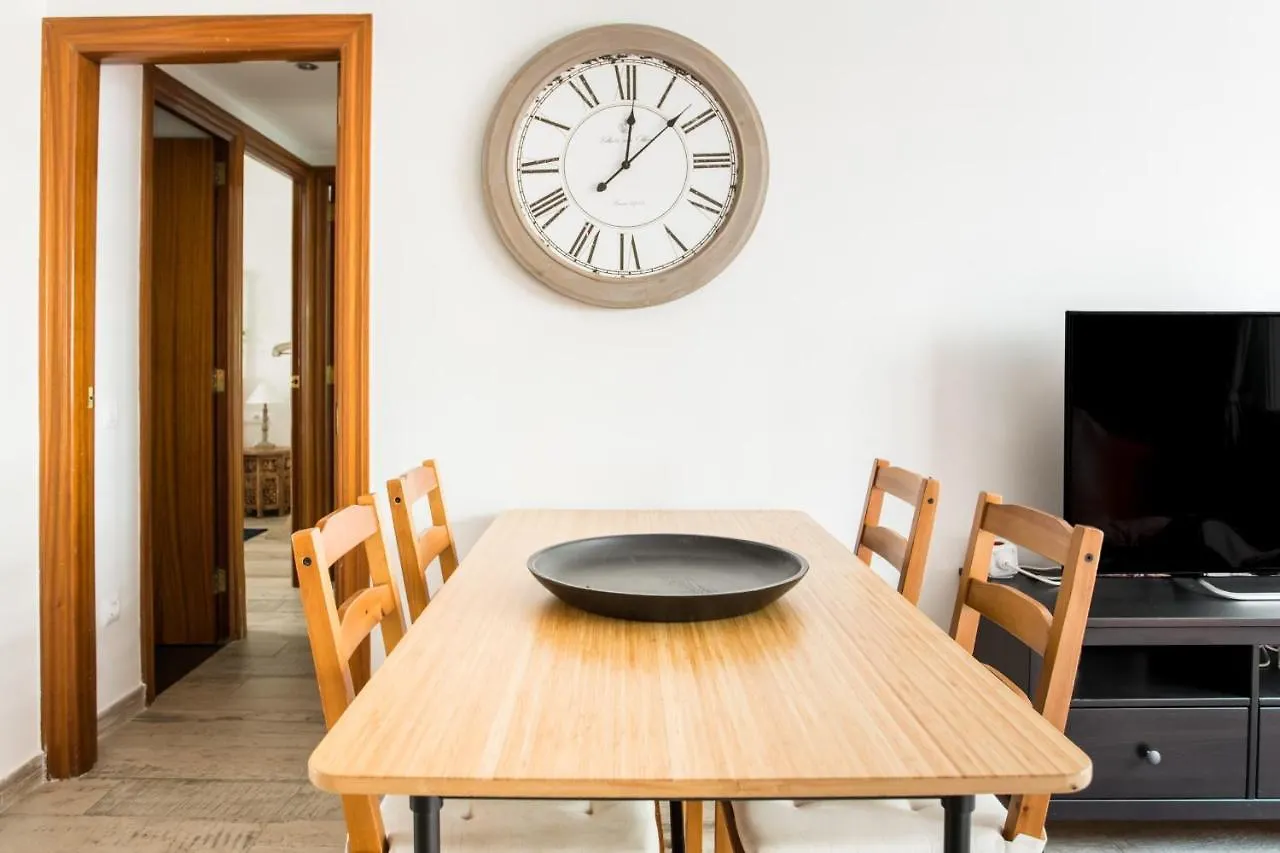 Cozy Apartment With Splashes Of Color L'Hospitalet de Llobregat